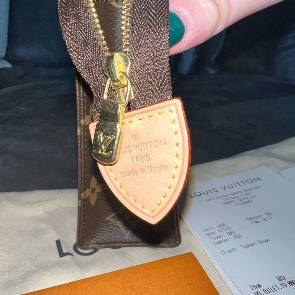 Louis Vuitton Monogram Canvas Toiletry 19 - Picture 3 of 7